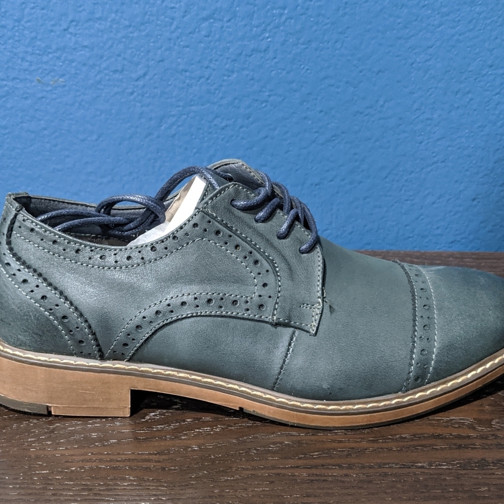 Mend dressinng shoes